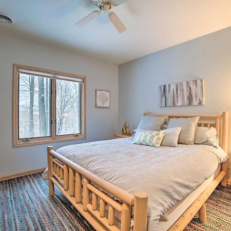Resort-Style Harbor Springs Home With 2 Decks! Exteriör bild