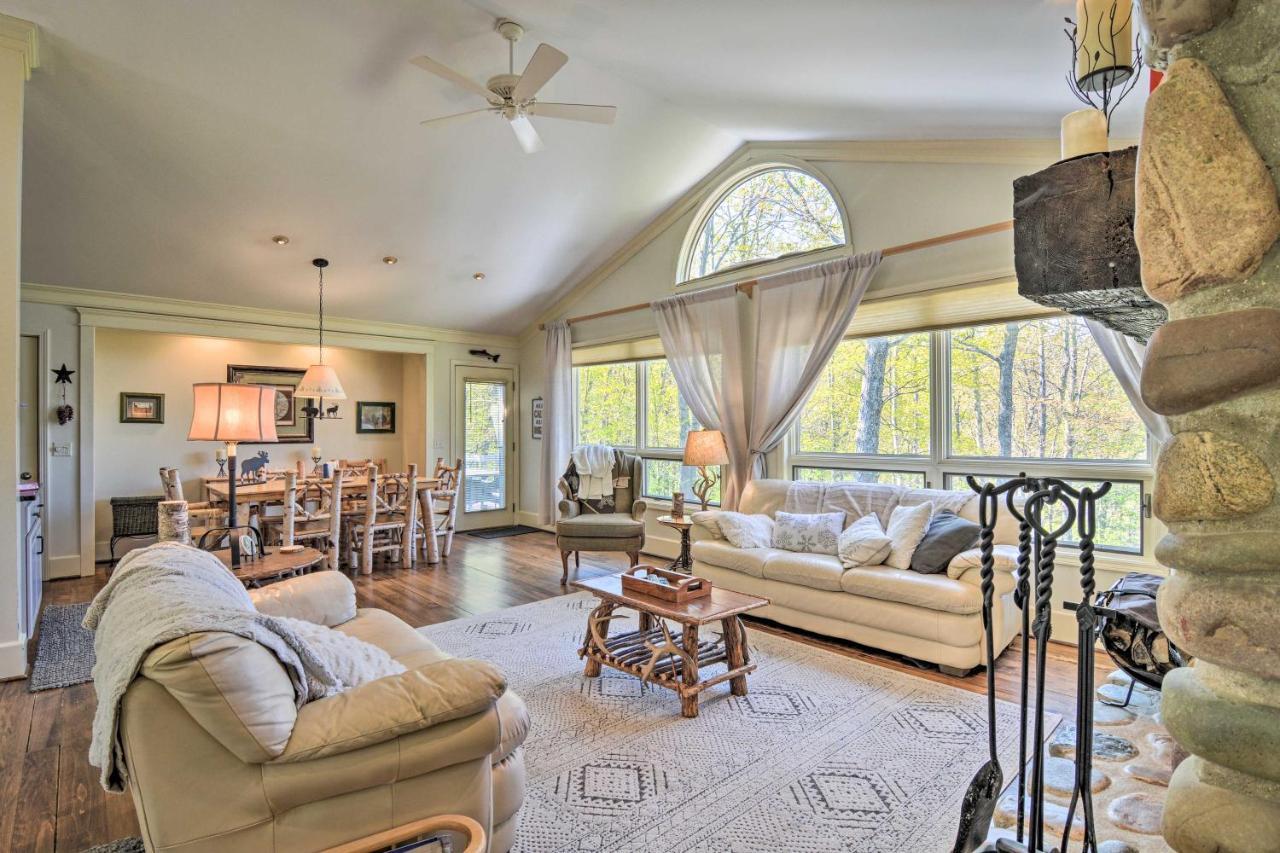 Resort-Style Harbor Springs Home With 2 Decks! Exteriör bild