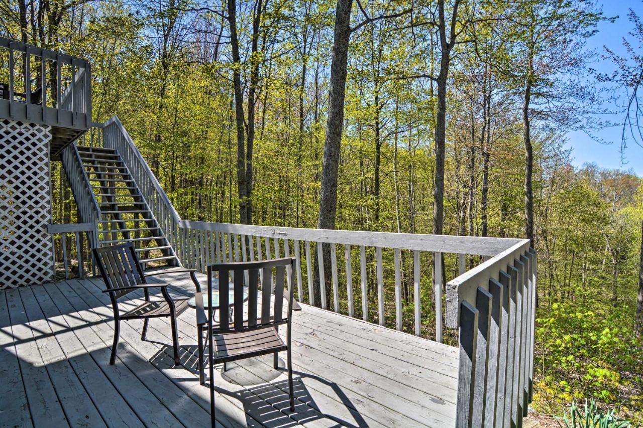 Resort-Style Harbor Springs Home With 2 Decks! Exteriör bild