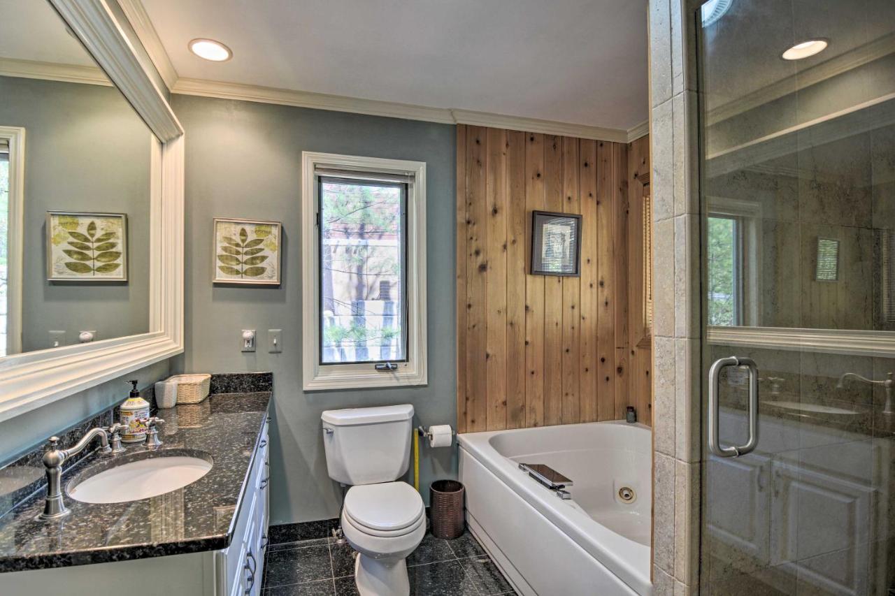 Resort-Style Harbor Springs Home With 2 Decks! Exteriör bild