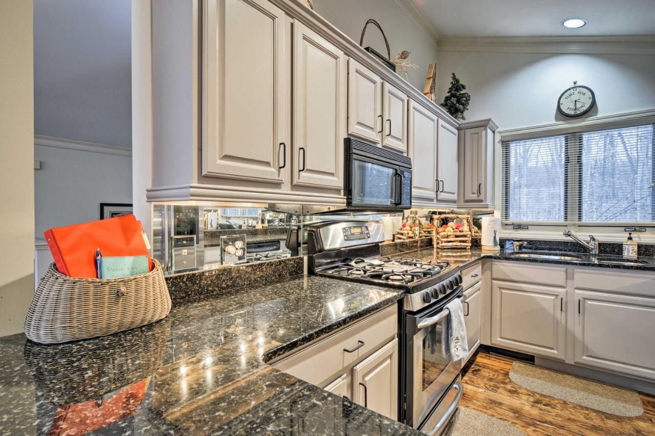 Resort-Style Harbor Springs Home With 2 Decks! Exteriör bild