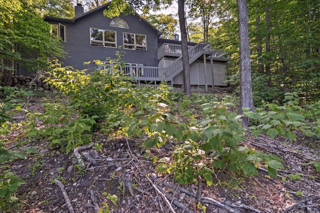 Resort-Style Harbor Springs Home With 2 Decks! Exteriör bild