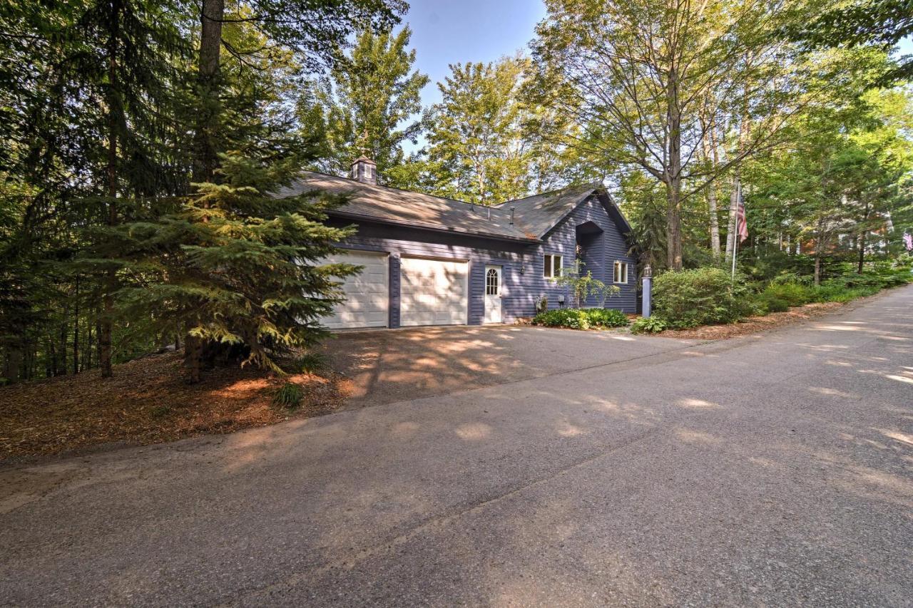 Resort-Style Harbor Springs Home With 2 Decks! Exteriör bild