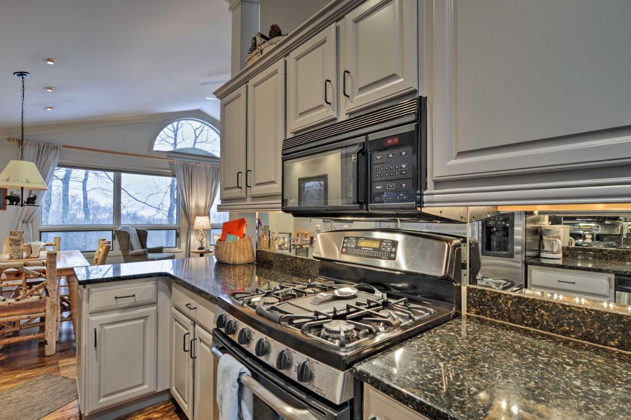 Resort-Style Harbor Springs Home With 2 Decks! Exteriör bild